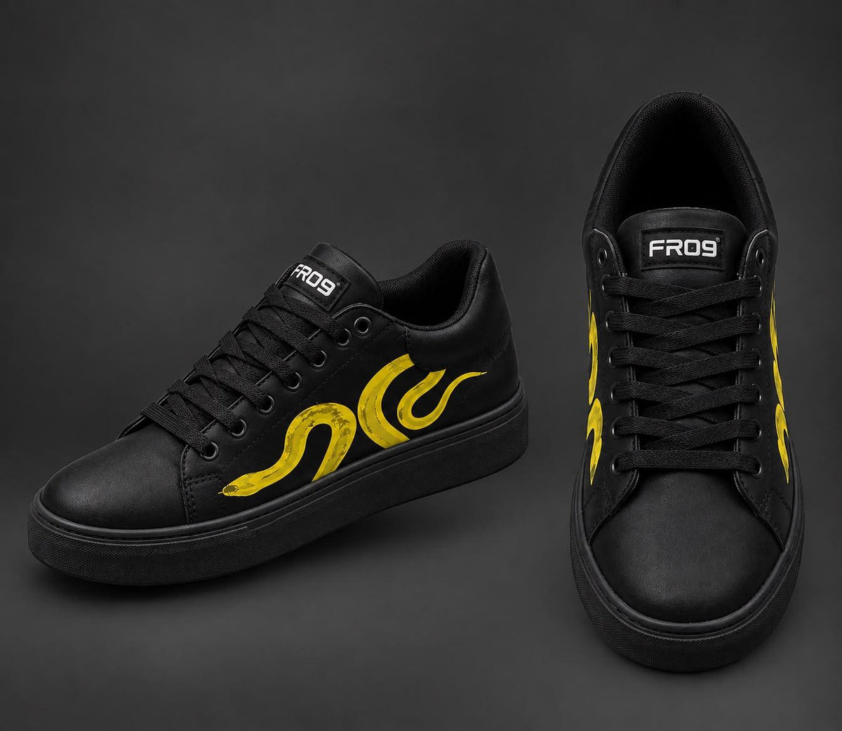 Scarpa nera Mod McQueen con stampa serpente